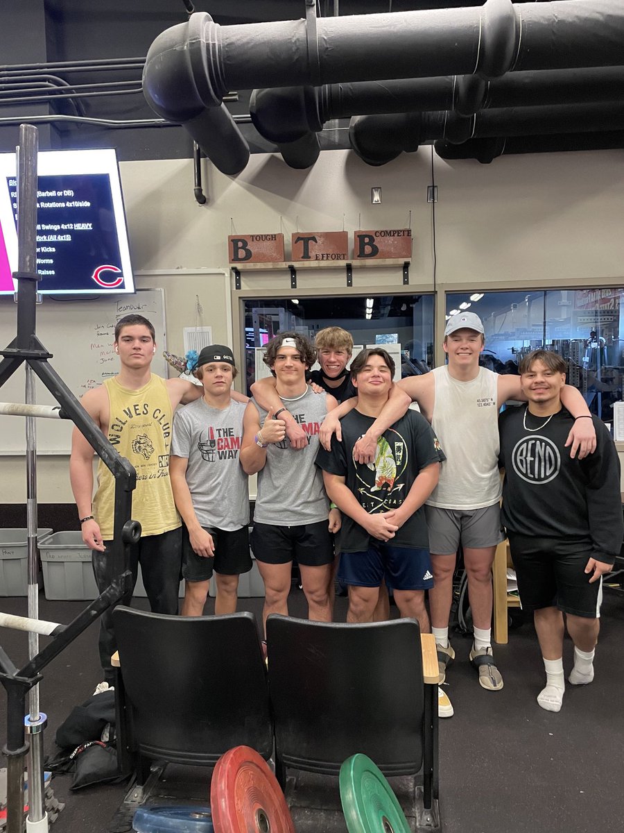 PapermakerFB's tweet photo. Baseball, Lacrosse, Rugby and track and field. These multi-sport DUDES have an afternoon sport going on but still find time to get their morning lift in. Who says you can’t lift on gameday?We know where it starts. #BTB https://t.co/4vJNuHrju8