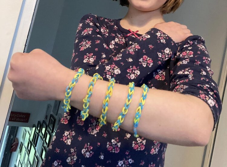 SpeechieSoph's tweet photo. My daughter is making #LoomBand bracelets to raise money for @UkraineCharity. Suggested donation £5 @JustGiving below and DM me your address to purchase one 🇺🇦 #standwithukraine https://t.co/L6MXH95xxO https://t.co/ik3geT005Y
