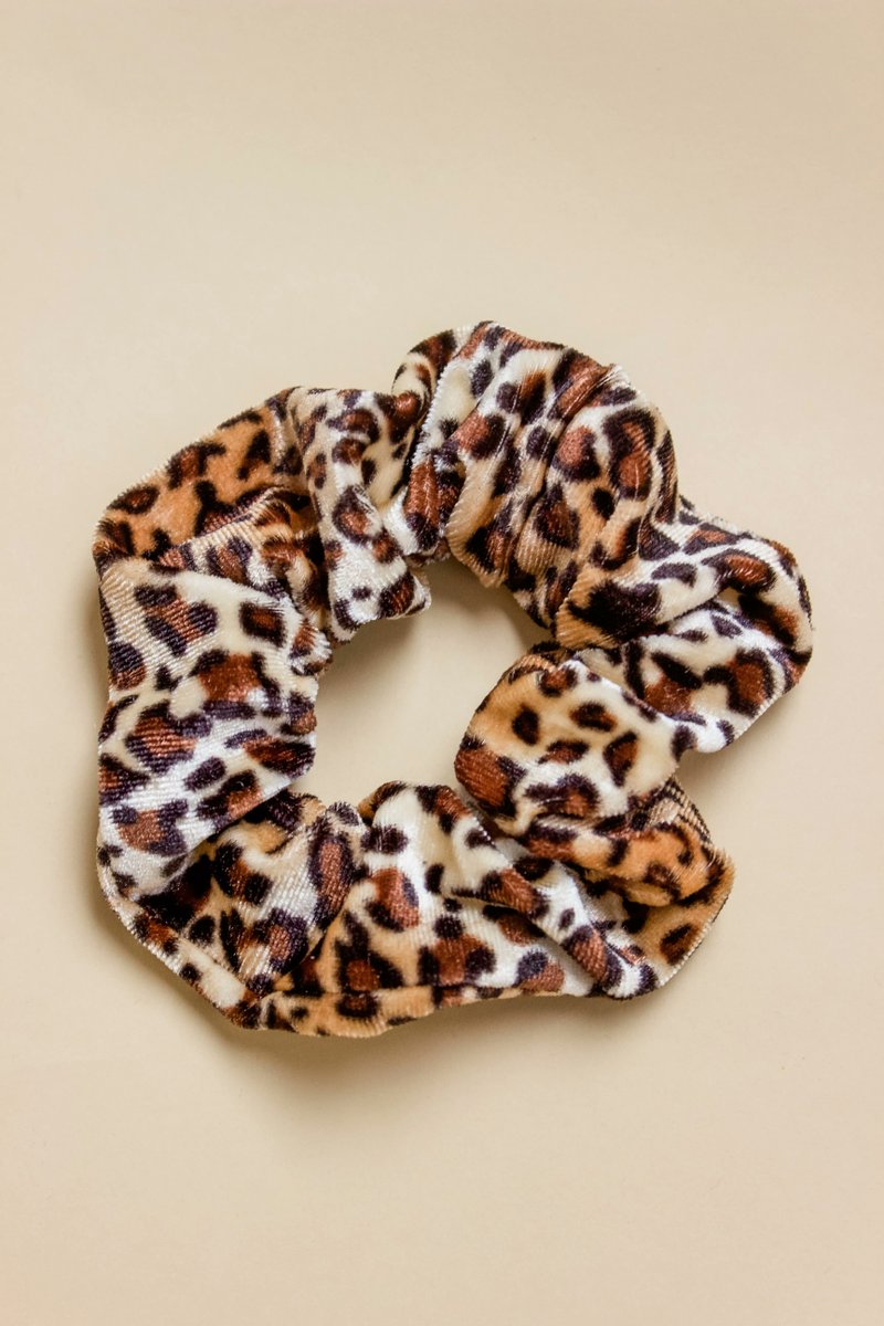 babeoutfitter's tweet photo. Wild Side Velvet Scrunchie. Style your hair with these leopard print scrunchies. https://t.co/pynd764flo #babeoutfitters #fashion #lotd #ootd #look #style #styled #outfit #fashiontrends #lookbook #mystyle #boutique #shoppingonline #shopoholics #shoppingday #fashionaddict https://t.co/u7Knzmroeq