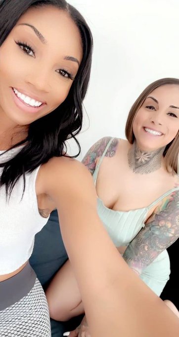Made a threesome video want to see it? https://t.co/Vv4ANBM6RU