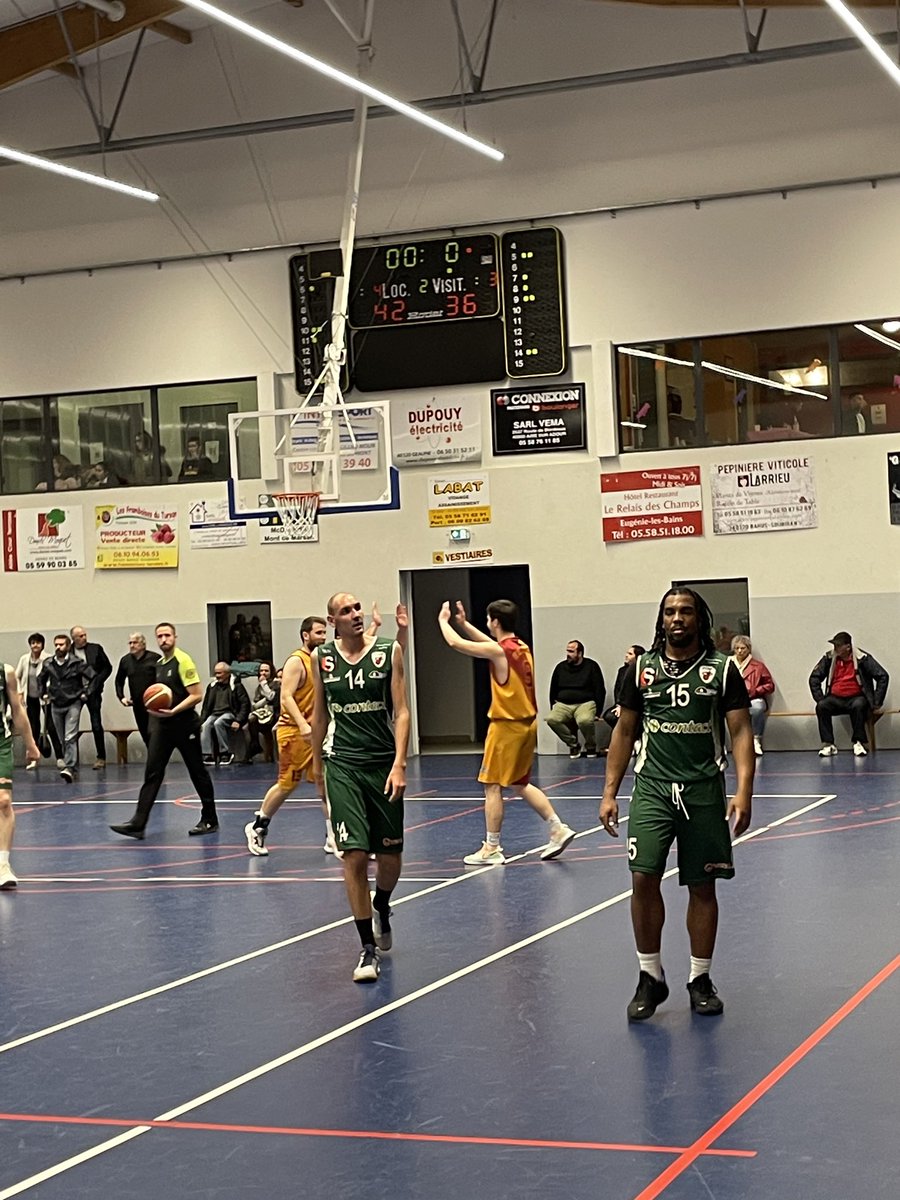 ⏱ 20’ | Mi temps Sur le parquet de l’Elan Tursan 6 petits points de retard… 🤞🏼 #TousVert💚 #vcgb #gers #bball #ffbb