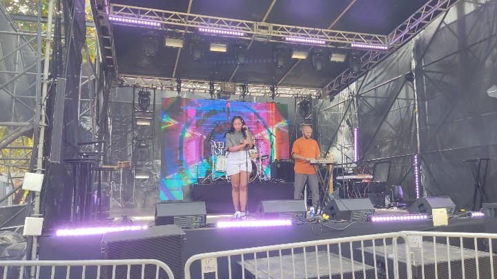 @disco_lai 'n Isle Of Light. 

Yellow Outlet a escena en el Bizarro Stage. 

#IOL2022 
 @YellowOutlet_