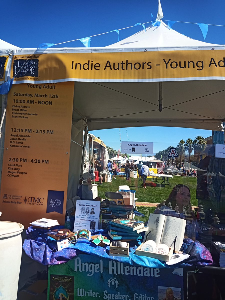 AbsoluteSeries's tweet photo. @TFOB is beautiful! Thanks to all the volunteers and UA! #indieauthor #spaceopera #yafantasy https://t.co/I19qbLXzoS