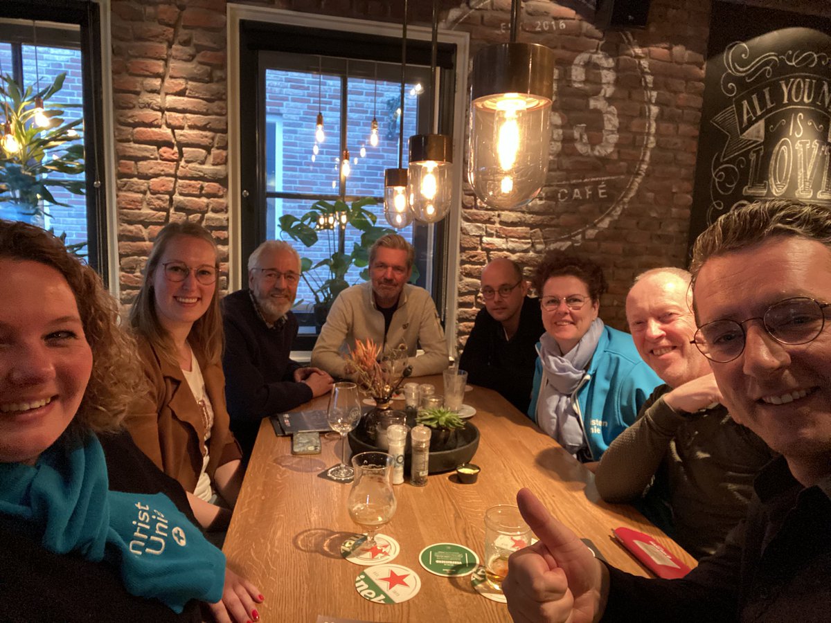 Vandaag weer een lekkere volle campagnedag met: 

✍🏻 Ondertekening #woonmanifest 
🐠 plaatsing vissenkunstwerk
💙 veel gesprekken op de markt
🍻 borrel met ons superteam

#gr2022 #ChristenUnie #bunschoten #oogvoorelkaar
