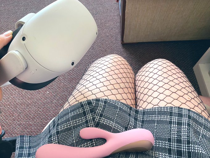 Amorcito~ Recuerda que hoy tenemos algo tu y yo 😉💖  Hoy por Chaturbate desde las 23hrs 🇨🇱 | 20hrs🇲🇽 Te<a href="/tag/vtuberuprising"class="tags"><span>#vtuberuprising</span></a><a href="/tag/spamdeescotes"class="tags"><span>#spamdeescotes</span></a>