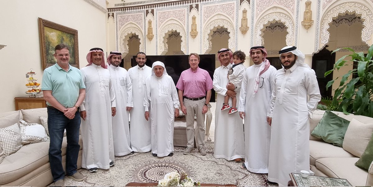 ludovic_pouille's tweet photo. شكرًا للشيخ سعد بن عبدالعزيز الحسين على استقباله الاستثنائي في منزله في #الأحساء مع عائلته. كانت فرصة للتعرف على التاريخ الغني للمنطقة وتذوق الأطباق الحساوية النموذجية اللذيذة، وخاصة "الأرز الحساوي" و "المفلق" و طبعاً "الهريس" !👌
🇸🇦💙🇫🇷🌴 https://t.co/oaREazzuwg