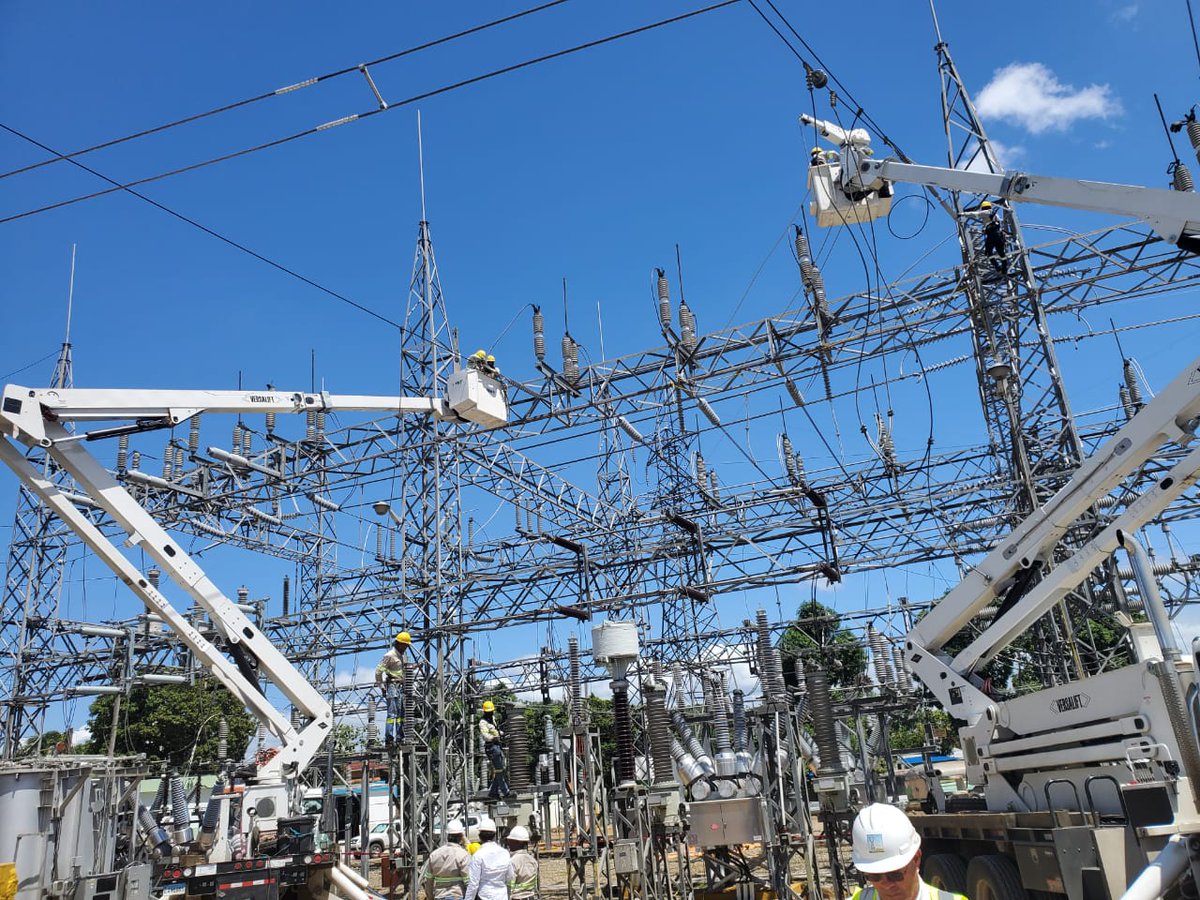 ETED_RD's tweet photo. Informamos que los trabajos de normalización en el campo de línea 138 kV Canabacoa hacia Nibaje en Santiago de los Caballeros, fueron concluidos con éxito, restableciendo el servicio de las zonas afectadas.
#Autotransformador #EnergíaEléctrica #ETEDRD #UniendoElPaísConEnergía https://t.co/5ZMvuPL18E