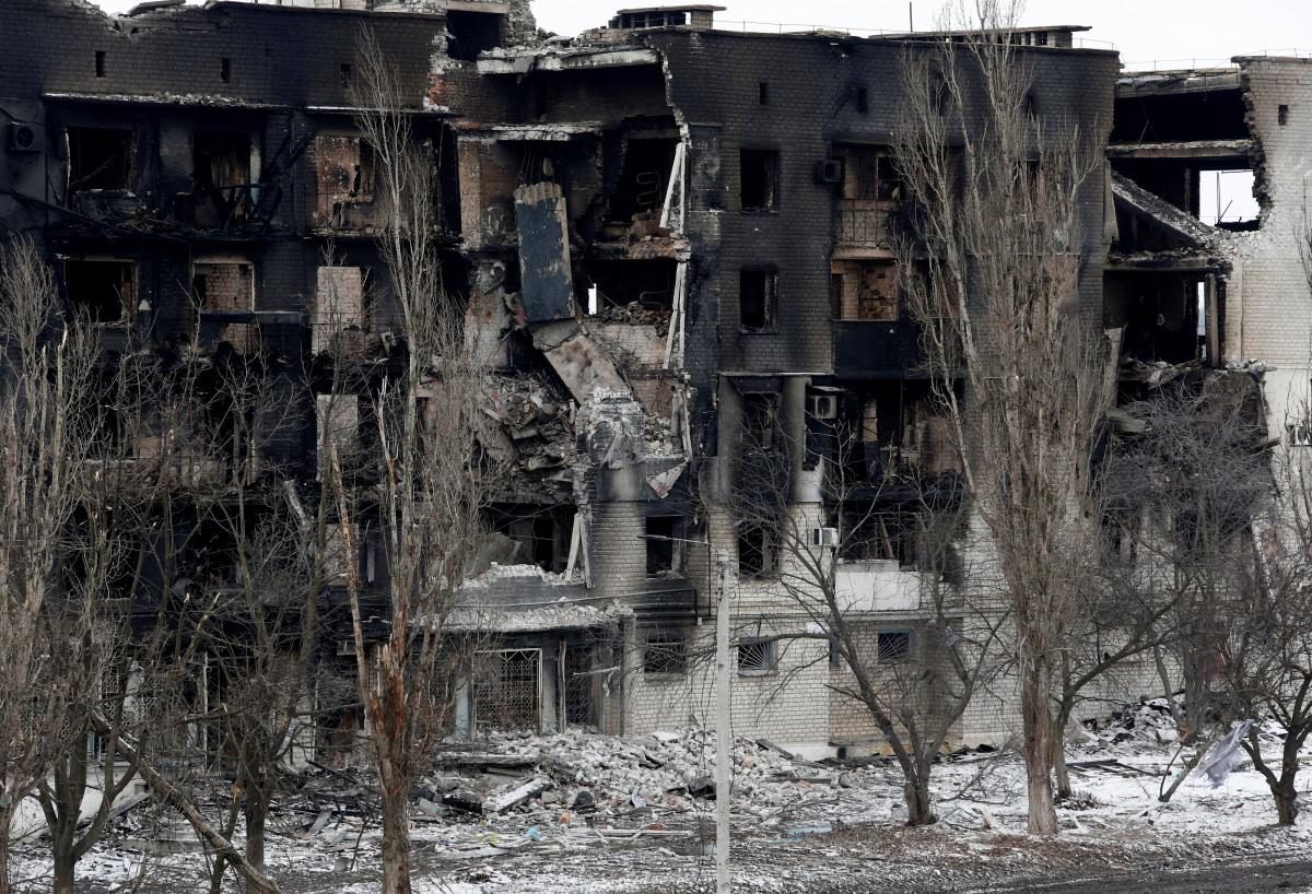 Meanwhile, yours truly has got 1 million followers here on Twitter. 
On the day when my hometown was officially announced completely destroyed by the Russian military.
Thank you for your attention and your support. 
We keep holding on.
We will get back home.