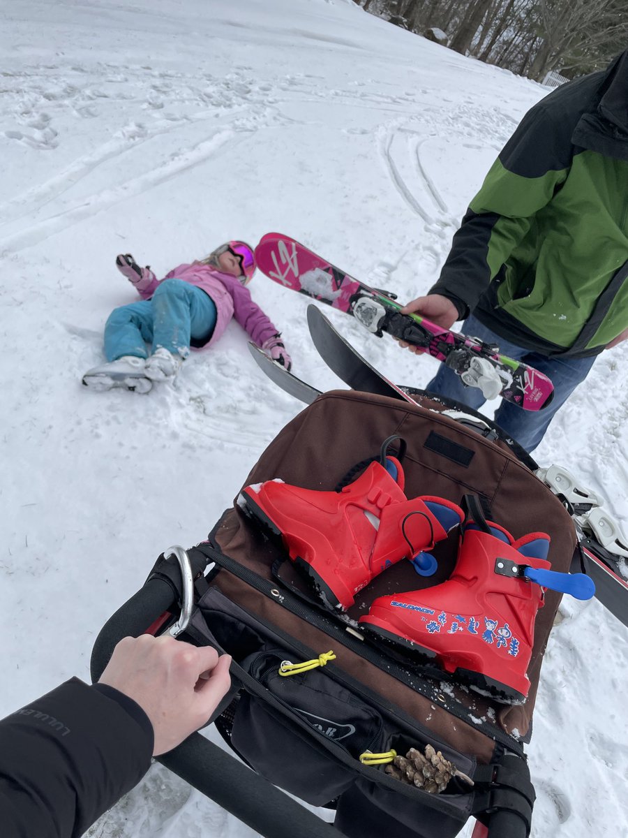annedudleymd's tweet image. Flash snow storm = a few runs down our front hill! #skikids #alltuckeredout