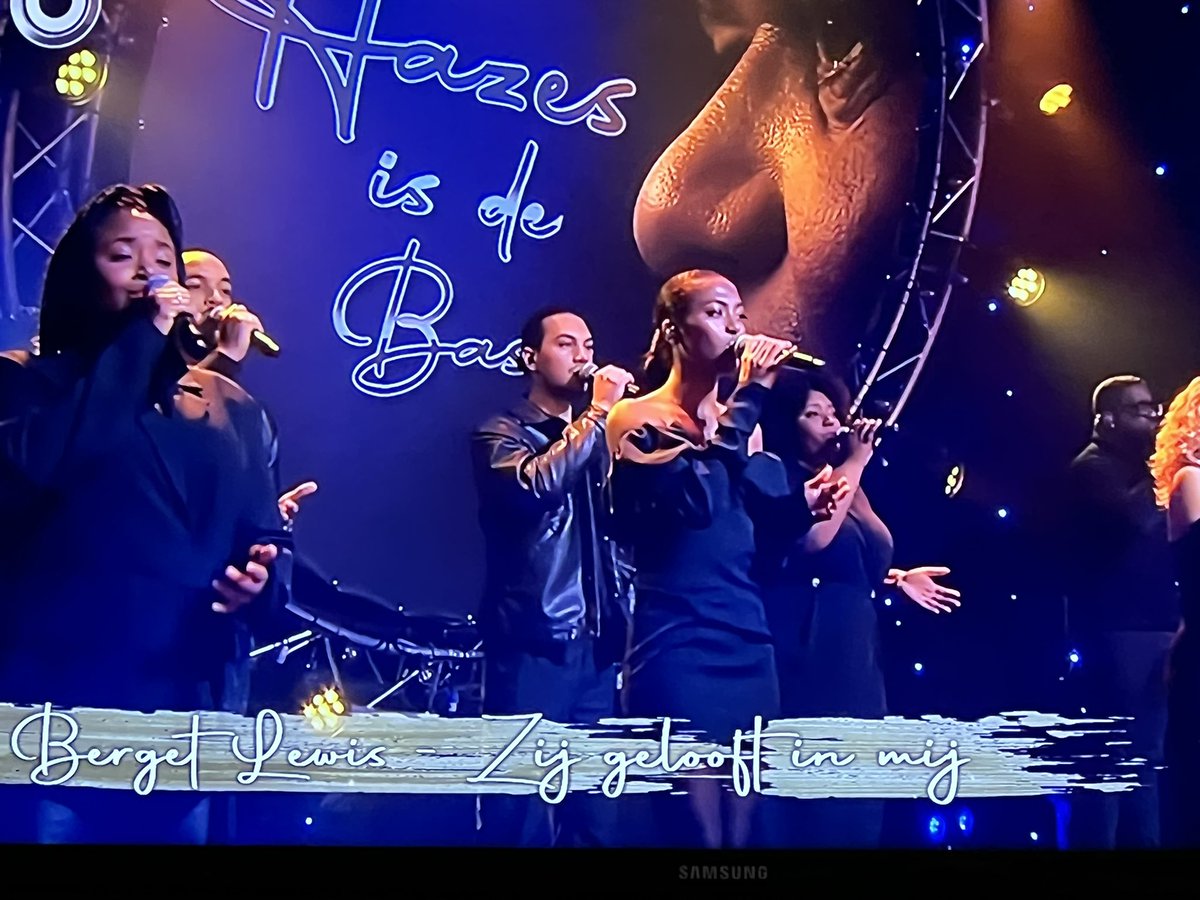 baara_a's tweet photo. Ik vind #bergetlewis geweldig! En ben zo blij dat ze Glennis niet hebben gevraagd hiervoor. Deze vrouw mag wat meer op de tv komen. Geweldige stem maar zo’n geweldige power vrouw 💪
#HazesIsDeBasis #hidb https://t.co/6xYrLXO8dq