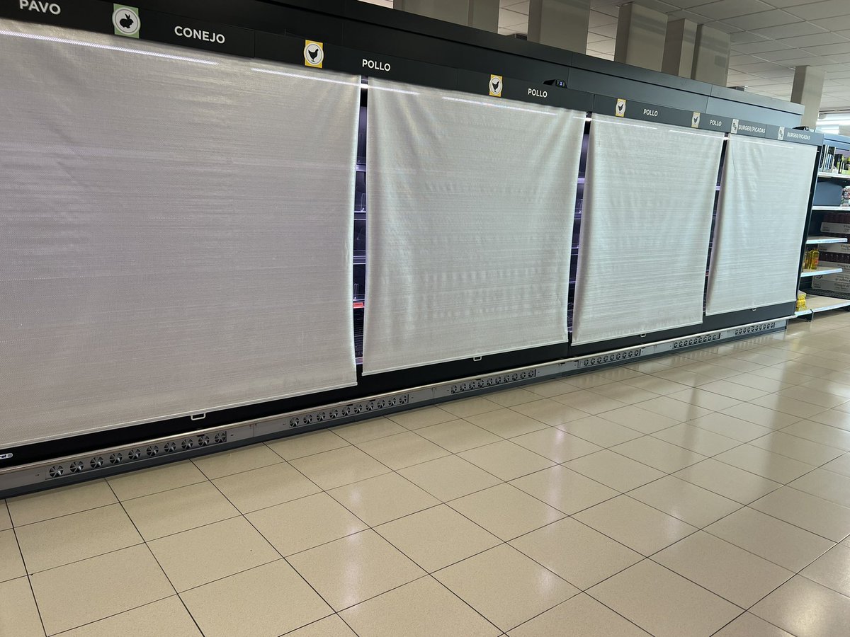 Mercadona hoy, no se si la huelga de transporte hará que haya desabastecimiento en supermercados, pero el comportamiento de la gente comprando masivamente lo provoca aún mas😪 <a href="/Mercadona/">Mercadona</a>