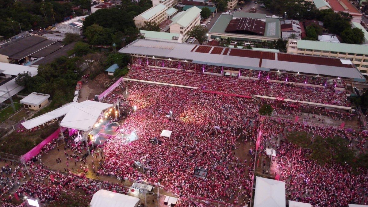 Bacolod Peoples Rally confirmed 86,000 Kakampinks #PinkRevolution #PeoplePower  #NegrosOccIsPINK #BacolodIsPink #MASSKARApatDapatLeniKiko #LeniRobredoForPresident #7KikoPangilinanForVicePresident #LeniKiko2022