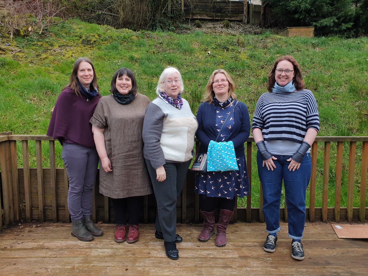 thatwendyward's tweet photo. Fantastic day at Beyond Measure teaching this lovely group how to sew knits on their sewing machines. They all made these snood / neckwarmers and some wristwarmers too! #sewingclass #sewyourclothes #makeyourclothes https://t.co/JtPNcn146Z