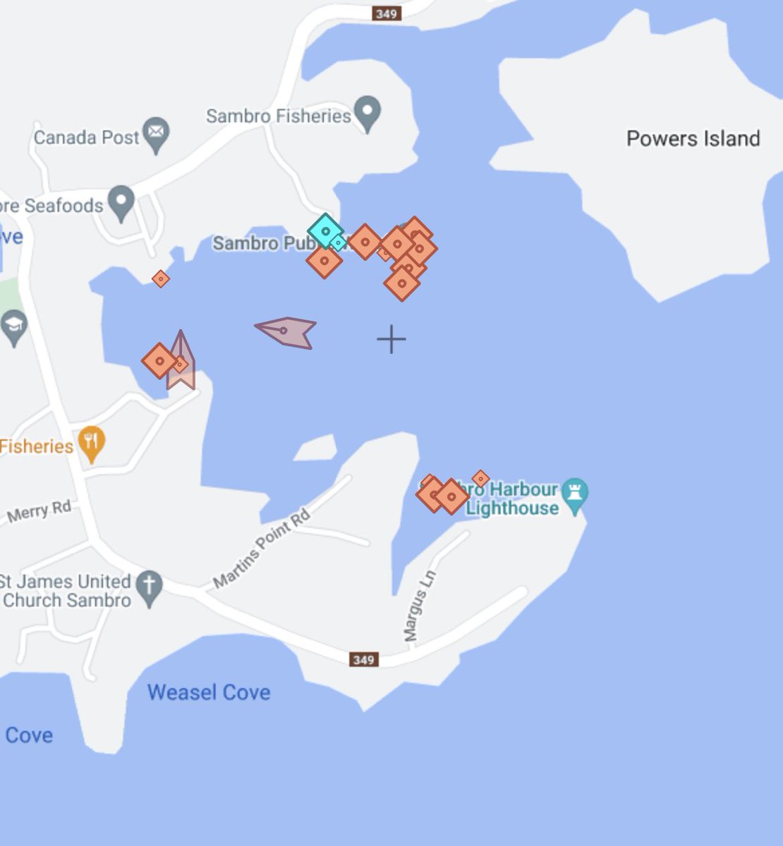 haligonia's tweet photo. RT @AwesomeBiota: This is how you know it’s bad out there: fishing boats (orange arrows and diamonds) all going home https://t.co/DkrKdH1LFy