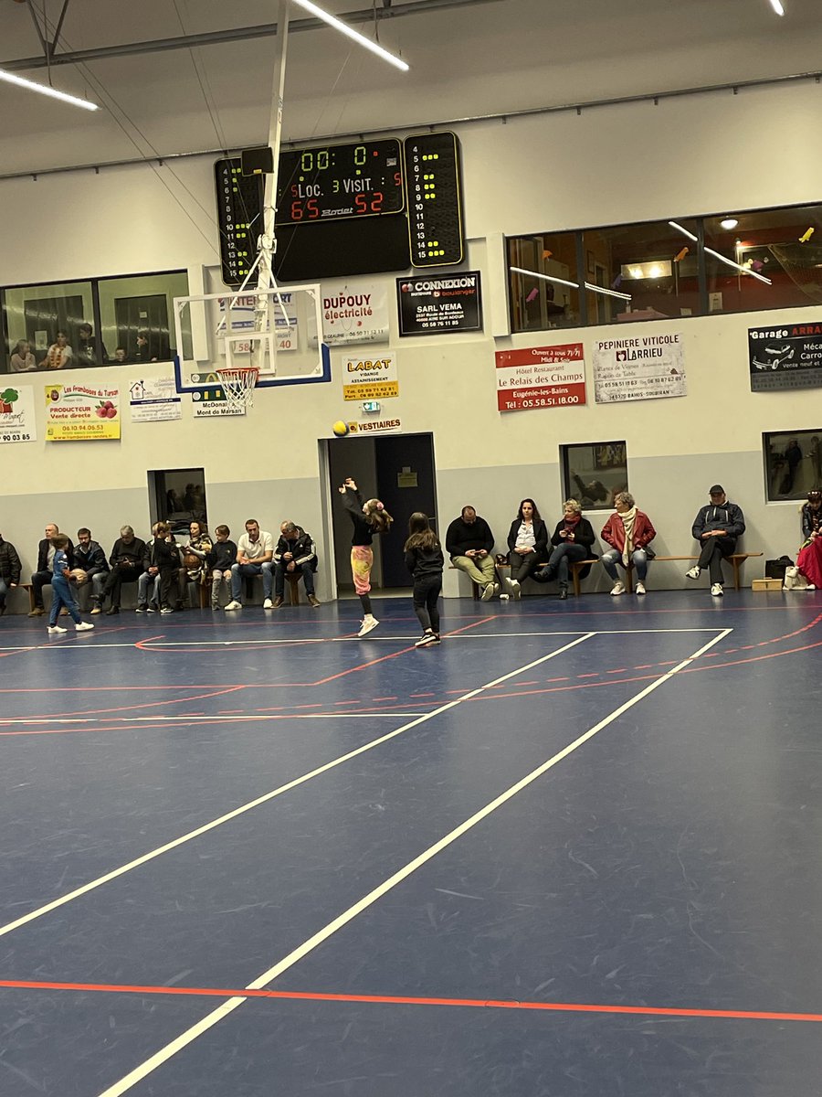 ⏱ 30’ | 3e Qt  Sur le parquet de l’Elan Tursan plus que 10 mins ! Allez les verts 🤞🏼 #TousVert💚 #vcgb #gers #bball #ffbb