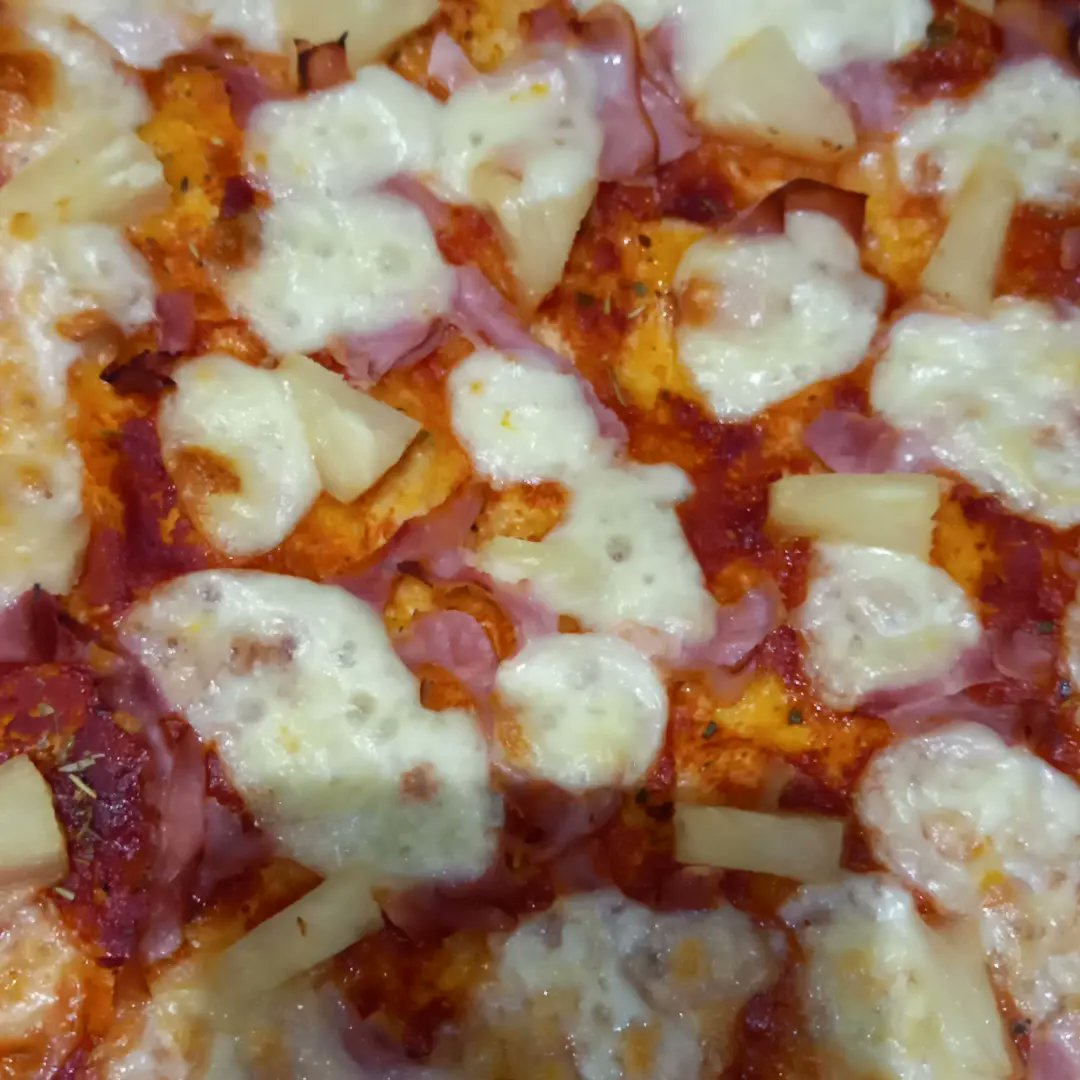 LTWebContent's tweet image. Home made pizza night 😋🍕🍕🍕

#parentingteenagers #weekend #pizza