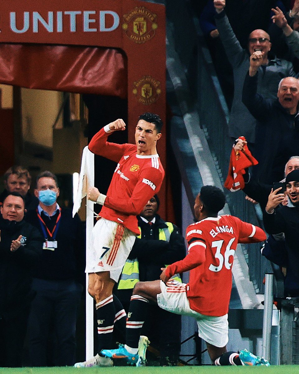 AnthonyElanga's tweet image. The 🐐 on 🔥 @Cristiano #MUFC