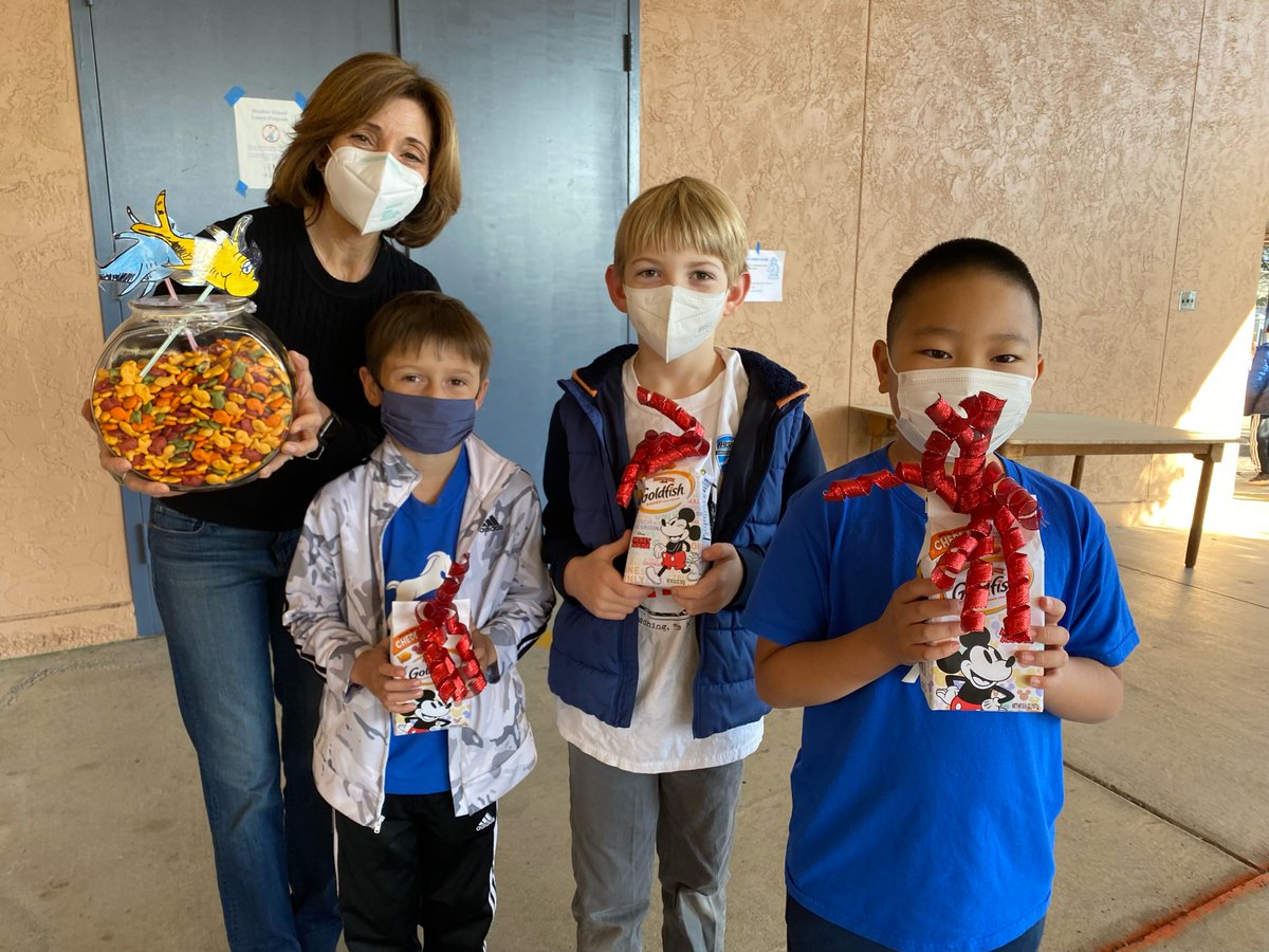 HeatherSCSD's tweet photo. In celebrating Dr. Seuss's birthday, Heather kids joined in the library's One Fish, Two Fish, Red Fish, Blue Fish" contest.  Students guessed how many goldfish crackers were in the fishbowl.  Congratulations to Lucas, Nick, &amp; Anar for getting closest to 1,513 goldfish! #scsdproud https://t.co/GeOUqurJ9C