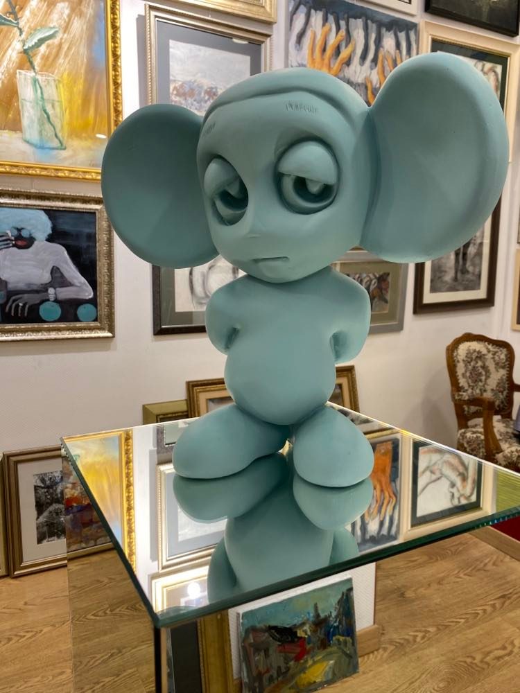 tea_nili's tweet photo. Take me too to America - urges an endearing creature from iconic #Soviet cartoons. A little statue of #Cheburashka, co-created by @TeaNili and Archil Tabagary, looks disillusioned &amp; sad, hoping to flee #Soyuzmultfilm to pursue his dreams at @DisneyStudios. https://t.co/MnoGMFaTLD https://t.co/goACqRZyF8