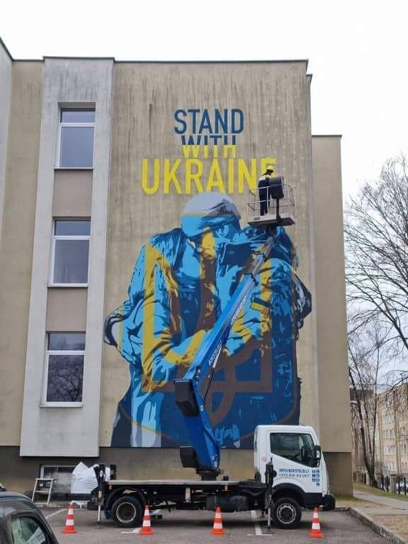 With__Ukraine's tweet photo. 🇺🇦 An incredible mural has appeared on the wall of the Lithuanian Military Academy. 
#StandWithUkraine #stopwarinukraine #saveukraine #invasion #ukraine #withukraine #stopwar https://t.co/8d5V3SlCOP