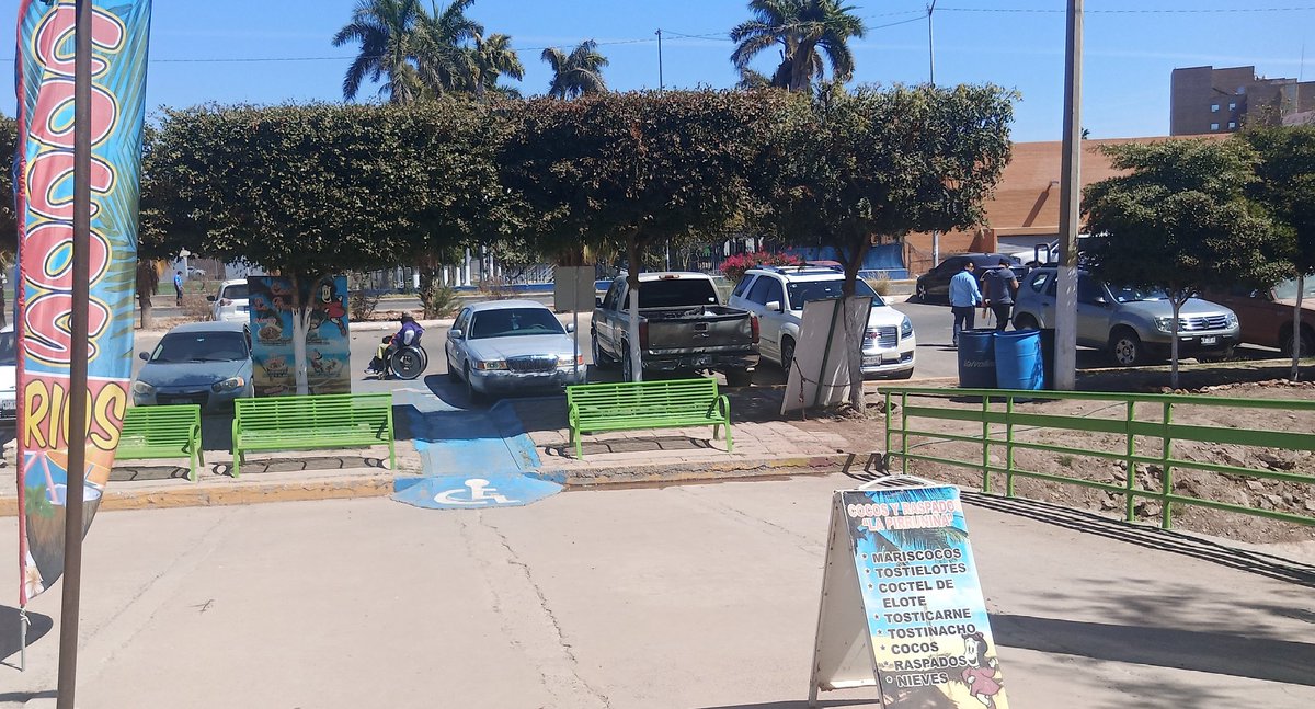 PulsoInforma1's tweet photo. URGENTE APLICAR UN CORRECTIVO TODOS SE BAJARON CAMINANDO Y PARA TENER DERECHO NO ES SUFICIENTE UN DISTINTIVO SINO LAS PLACAS @ssp_cajeme @AbelGutierrezR @mayecheverriaa @Rosalbawong7 @Lizfabynavarro @DIFSonora @Dif_Cajeme @SonoraSeguridad @noticiasTVP @tvpobregon @aaroncelayab https://t.co/otwGay91pW