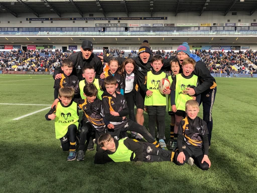 KJC88's tweet photo. @AndrewRBSmith @finsmithh @WorcsWarriors @WarwickRugby And inspiring our U7s U8s and U9s from @ShipstonMandJs Thank you! https://t.co/EfVRaMZJhS