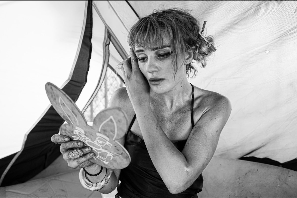 SuitcaseJoe_Go's tweet photo. Occasionally someone I photographed sadly goes missing. This is Libby Day. Her mother is looking for her and I’m doing what I can to help. If you have any info message me directly. Thank you. #skidrow #venicebeach #LosAngeles #missing https://t.co/6jVqvI0sf0