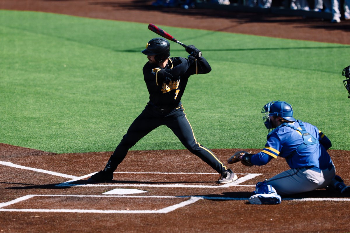 GoShockersBSB's tweet photo. Who just extended his hitting streak to 14 games? This guy @Thornhill_27 https://t.co/WQ1OC8SAzm