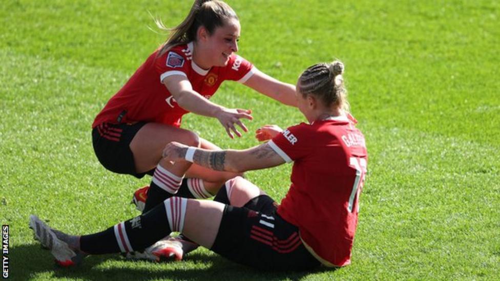 P76Soren's tweet photo. @ManUtdWomen boss #MarcSkinner said his side "are here" to finish in the @BarclaysFAWSL top three and qualify for the #ChampionsLeague after their 3-1 win over @ReadingFCWomen 
https://t.co/3IdVyC7231 https://t.co/6XxEFNZjcj