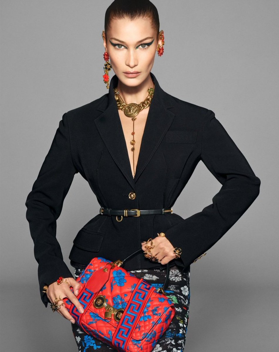 bhmodeI's tweet photo. Bella Hadid for Versace Spring/Summer 2019 Campaign. https://t.co/qQrFAQqZTn
