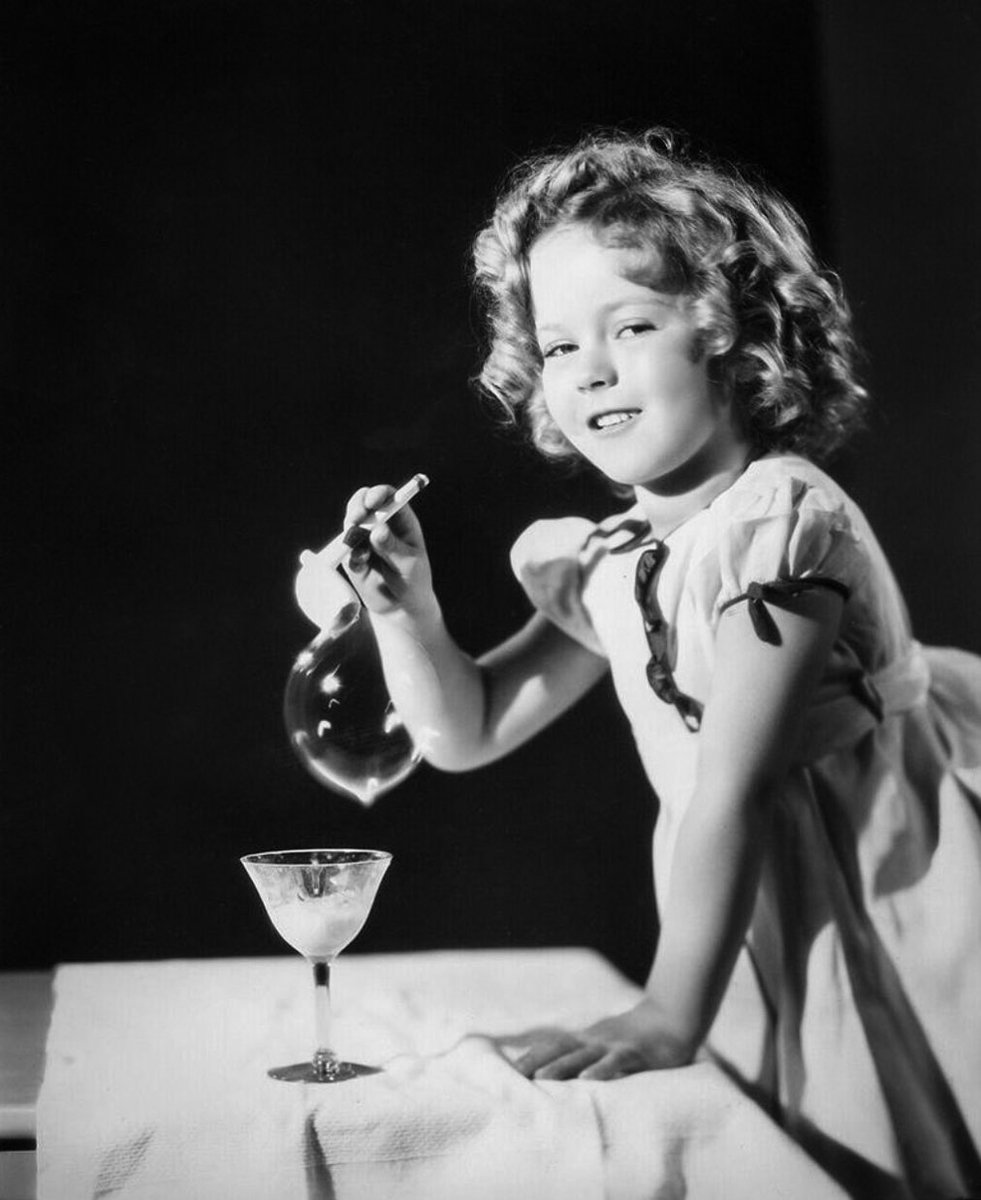 Shirley Temple, 1935pic.twitter.com/ZYOGis9uGM. 