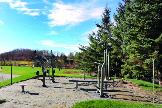 d_willey's tweet photo. @JonWardo @cmckenney @ArielTroster Here in @Mun_de_Cantley, the municipality is installing exercise equipment in new parks and when renovating existing parks. At present 5 of 21 parks have them (https://t.co/itms0vUXeC). https://t.co/jcQqSHCNAs