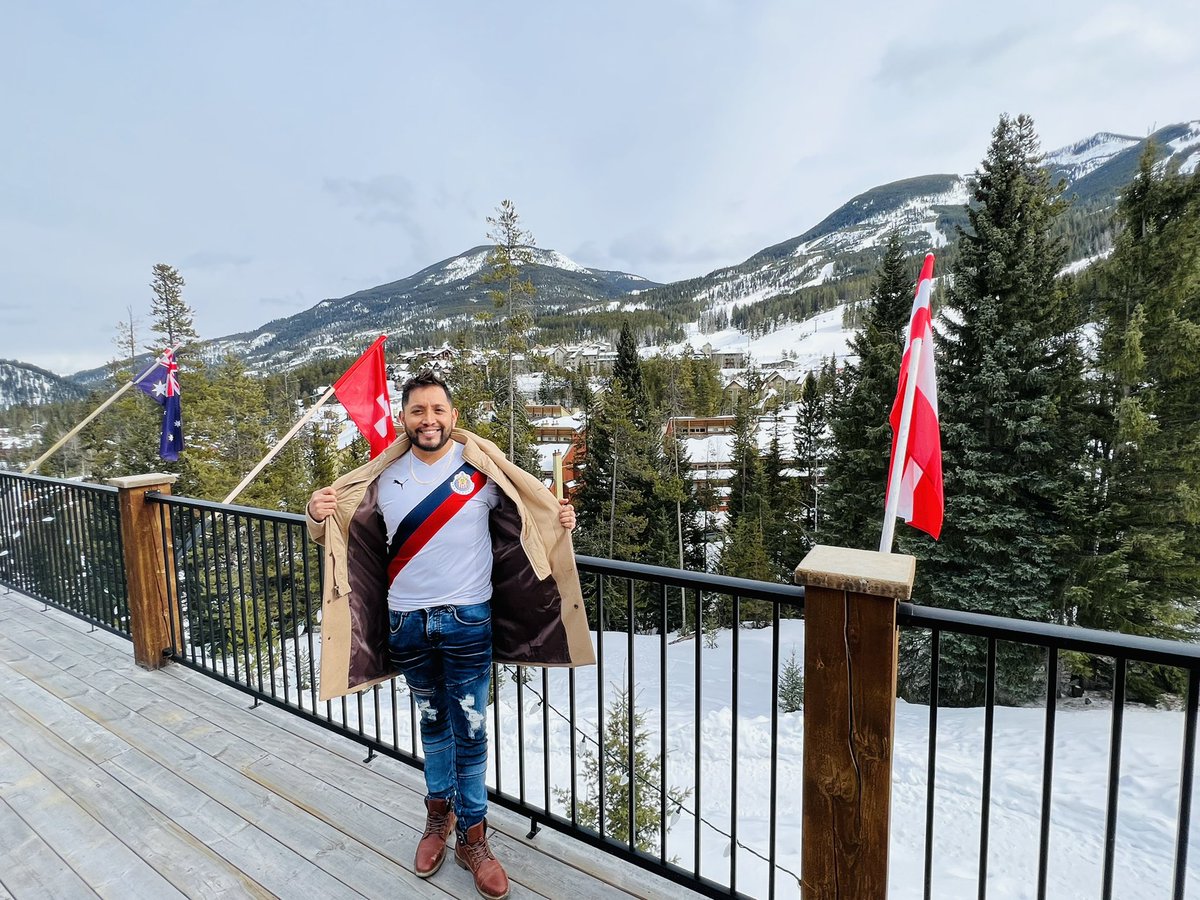 esdeverdad's tweet photo. Desde los Alpes franceses VAMOS @Chivas HOY GANAMOS! #vamosrebaño #VamosChivas #Chivas #chivistadecorazon #ChivaHermano 🔵⚪️🔴 #ClasicoNacional #GDL #ClubDeportivoGuadalajara https://t.co/vc3DNHA91L