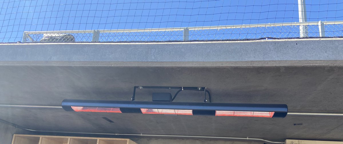 P356Loeffler's tweet photo. Zach Morgan &amp; Andrew Kachel have great cheering sections here in Albuquerque as @FresnoStateBSB looks to even up the series. Listen live on @PowerTalk967 @varsity app or https://t.co/HM43xJHtI2 https://t.co/nxnw31HcBx