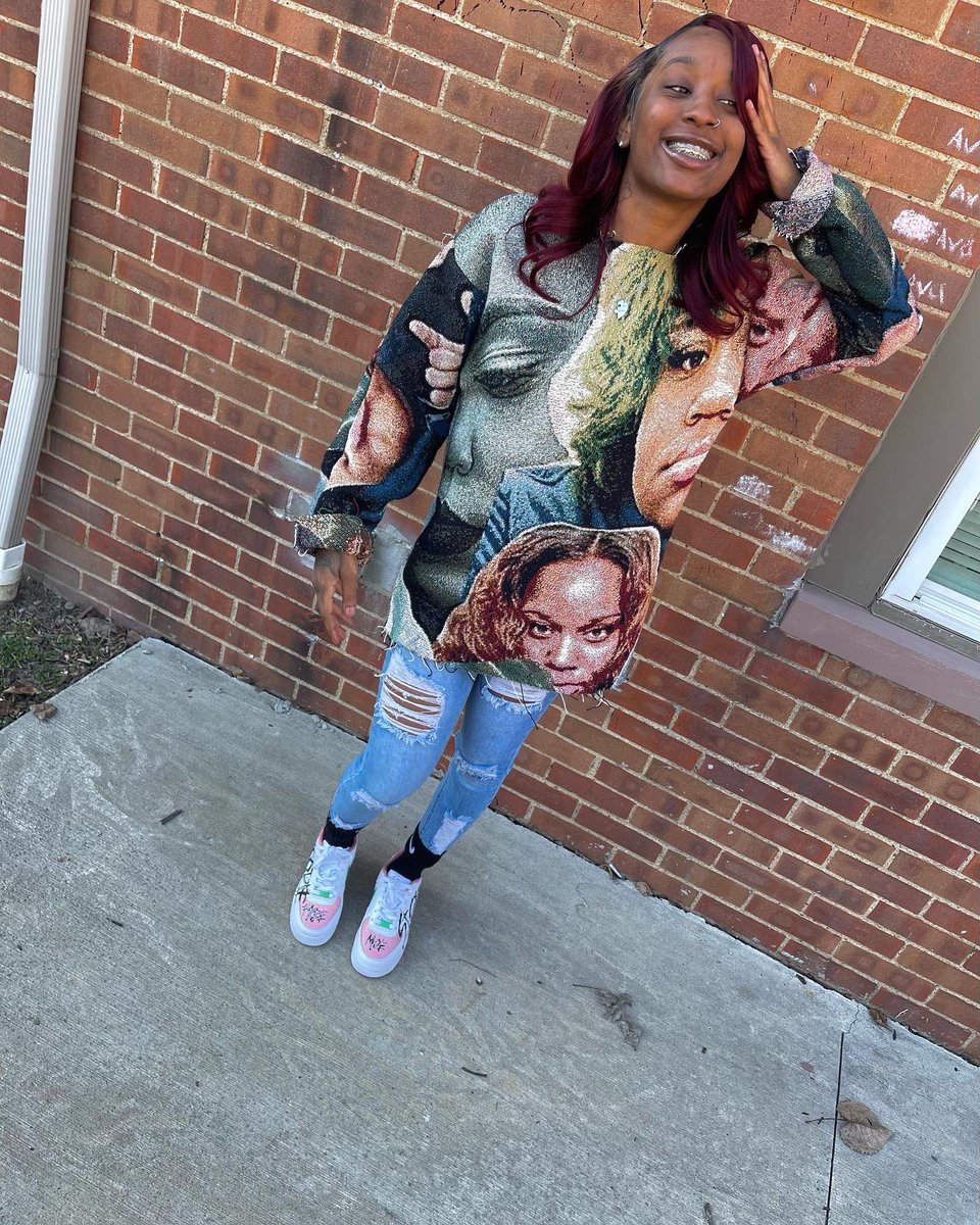 2kidss1Heart's tweet photo. this sweater so fire 😍🔥🔥 #NLMS https://t.co/IN5p94aJWf