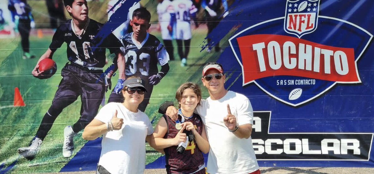 oscarin42's tweet photo. Mi cachorro menor y su bandita #ChinelosCuernavaca Campeones Estatales #Morelos 🇲🇽 del #TochitoNFL 🏈🏈🏈 https://t.co/QxoxYvOhBi