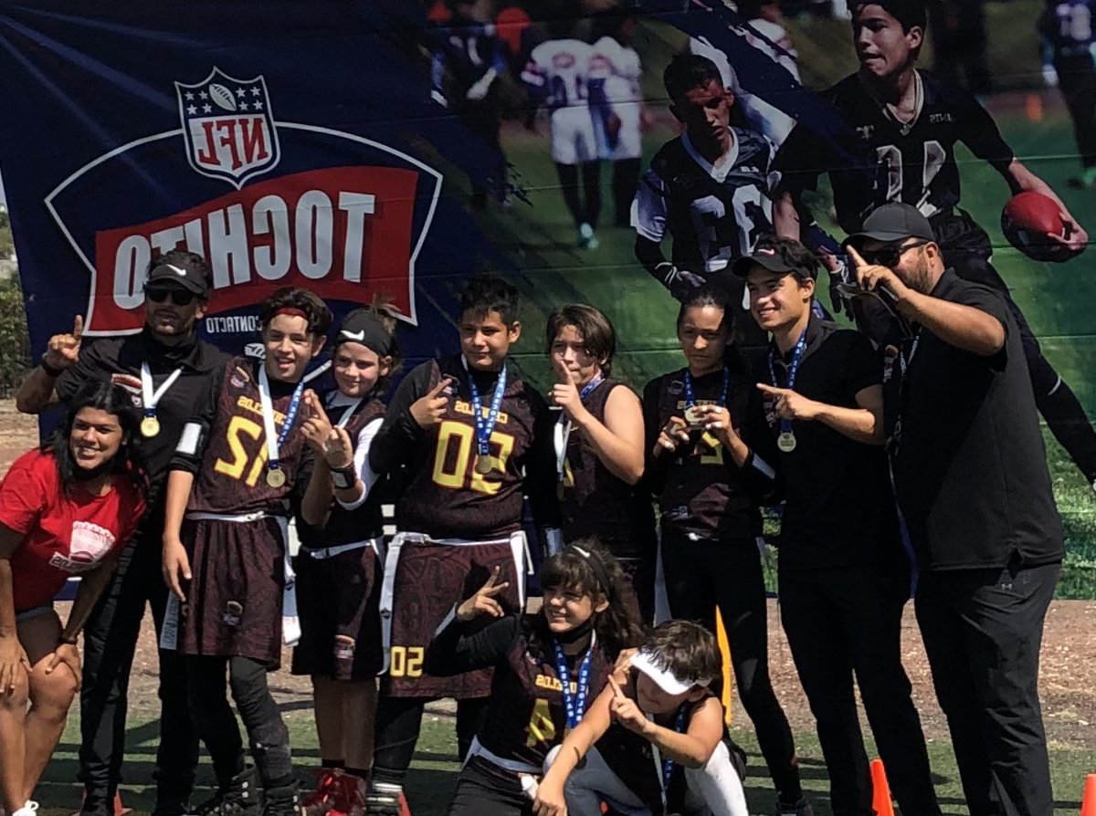 oscarin42's tweet photo. Mi cachorro menor y su bandita #ChinelosCuernavaca Campeones Estatales #Morelos 🇲🇽 del #TochitoNFL 🏈🏈🏈 https://t.co/QxoxYvOhBi
