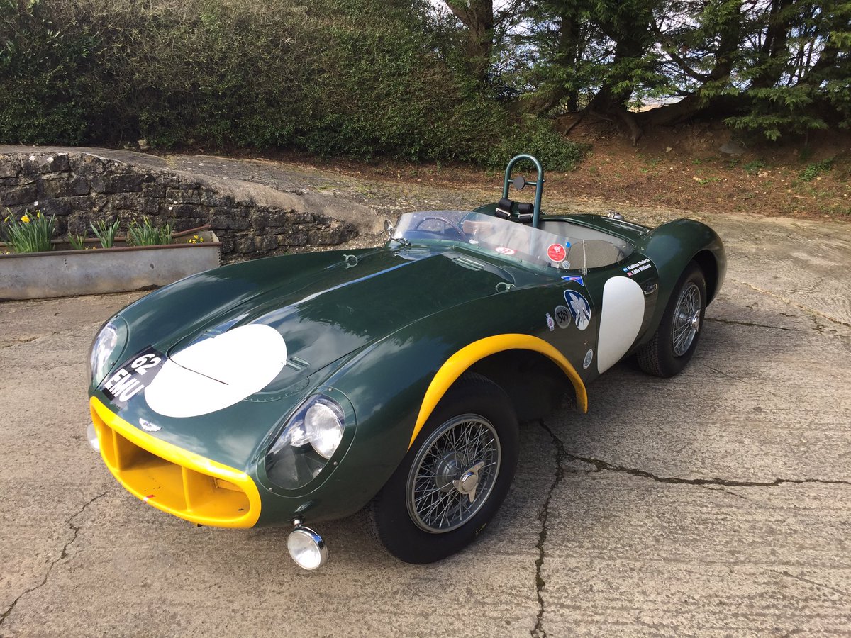 harry_pottle's tweet photo. Morning trip to the Classic Car Hub for a coffee, far too many tantalising treats on display #theclassiccarhub https://t.co/9BiqSqNuru