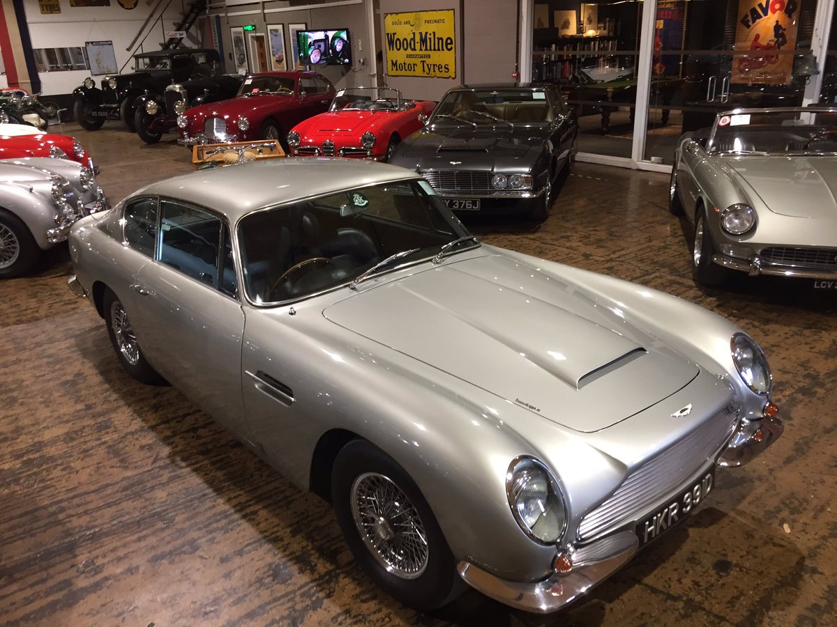 harry_pottle's tweet photo. Morning trip to the Classic Car Hub for a coffee, far too many tantalising treats on display #theclassiccarhub https://t.co/9BiqSqNuru