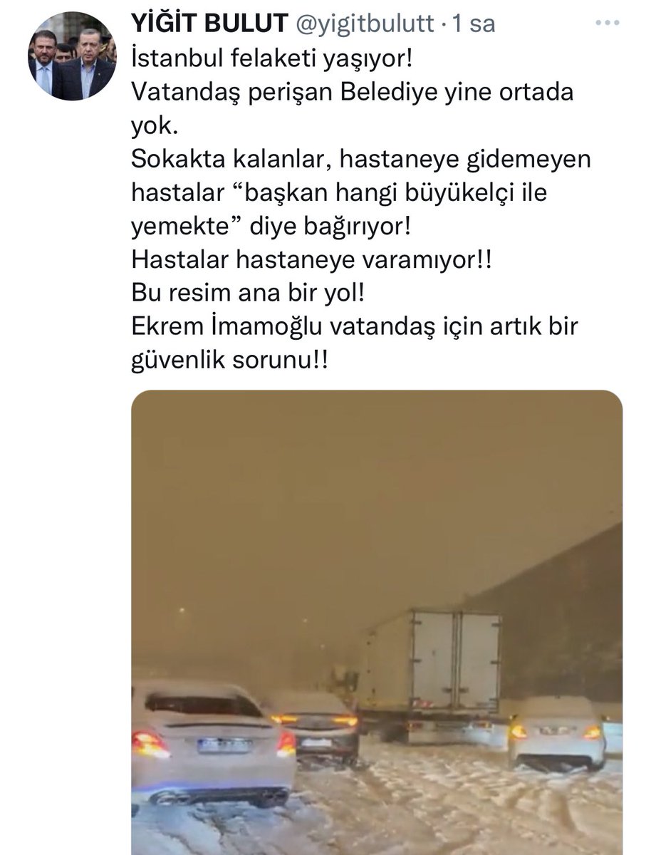 avcimucahit's tweet photo. Aynı noktadan atılan şu tweetlerden anladığım Işıl Açıkkar, Mücahit Birinci ve Yiğit Bulut aynı araçta seyahat ederken yolda kalmışlar. Ya da bir merkez bu görüntüyü iktidar yandaşlarına servis edip İBB’yi karalatmaya çalışmış. Sizce hangisi? https://t.co/Pm8eyD0VrU