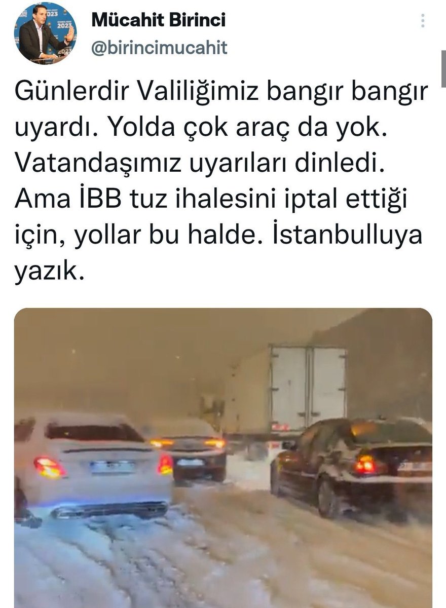 avcimucahit's tweet photo. Aynı noktadan atılan şu tweetlerden anladığım Işıl Açıkkar, Mücahit Birinci ve Yiğit Bulut aynı araçta seyahat ederken yolda kalmışlar. Ya da bir merkez bu görüntüyü iktidar yandaşlarına servis edip İBB’yi karalatmaya çalışmış. Sizce hangisi? https://t.co/Pm8eyD0VrU