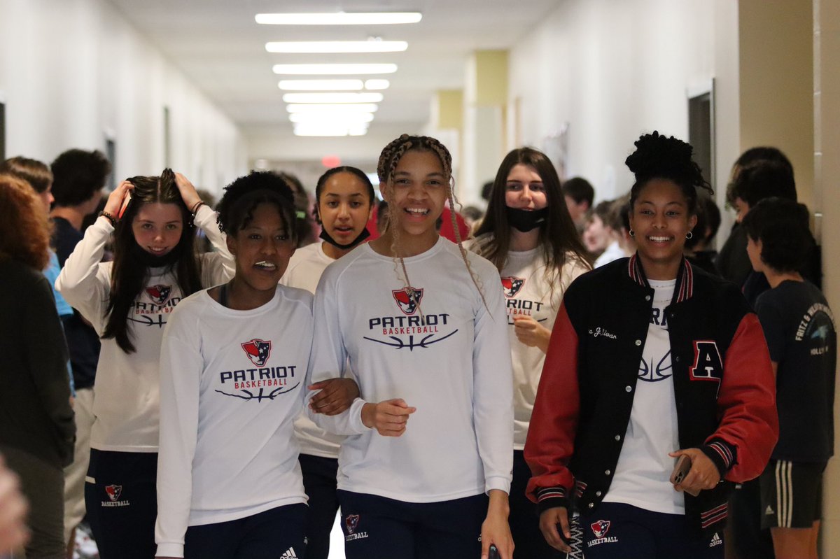 Let’s wish the lady pats good luck!!