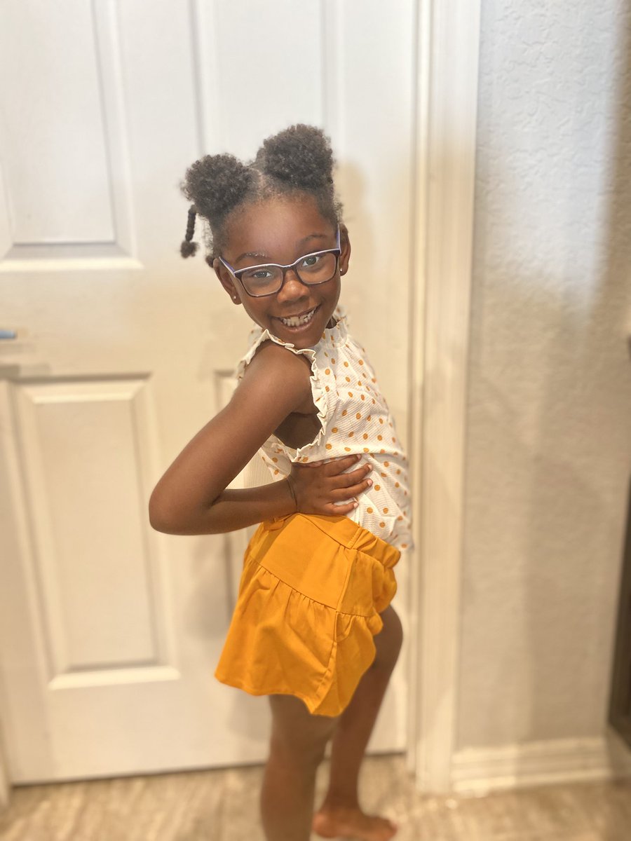drob7_'s tweet photo. This lil daughter of mine is 6 years old today 🤍 She keeps me laughing &amp; on my toes, plus I enjoy the love this lil girl displays 😘 https://t.co/zkw5WA1UB2
