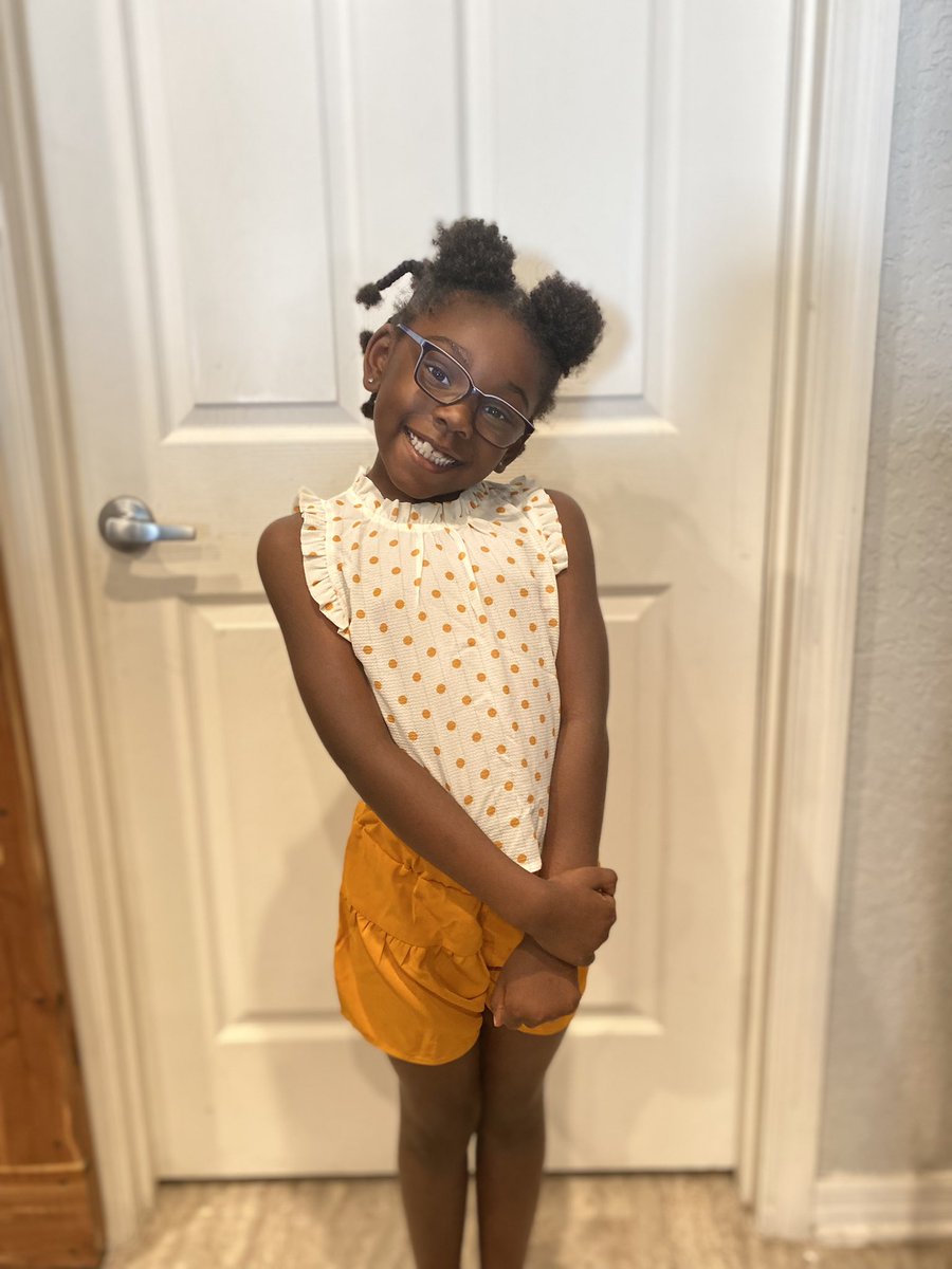 drob7_'s tweet photo. This lil daughter of mine is 6 years old today 🤍 She keeps me laughing &amp; on my toes, plus I enjoy the love this lil girl displays 😘 https://t.co/zkw5WA1UB2