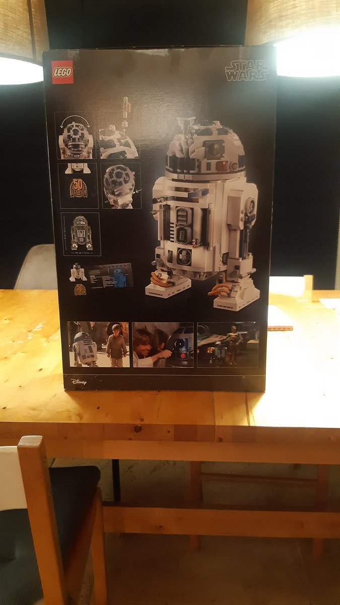 PullBram's tweet photo. Mijn vader en ik waren vandaag in Gorinchem om naar mijn oude school te kijken, en ik wilde nog naar de #Brickstore in Gorichem💖
Dus wij daar heen, en ik kon het niet laten iets te kopen.
Ik vond R2-D2 zo leuk #StarWars 😊! En het meisje achter de kassa was heel aardig tegen mij https://t.co/6qBlIcZlJg