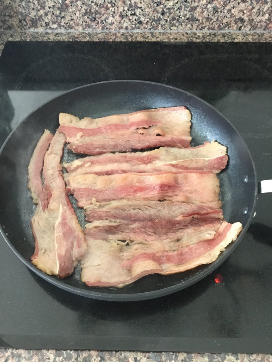 KetoLife8's tweet photo. MUST. HAVE. MORE. BACON. #keto #lchf https://t.co/LvMhVF9eOm