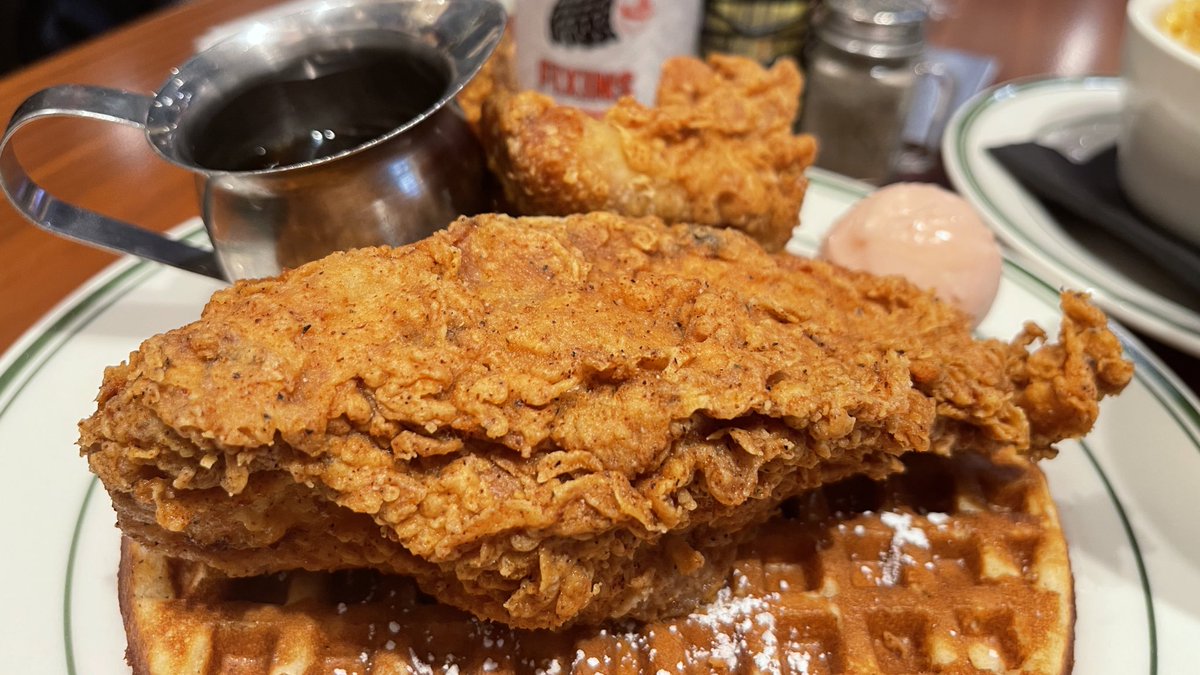 TanyaTaylorT2's tweet photo. You know a soul food restaurant is good when it’s filled with old Black women complete with wigs of all shades and curl types 🥰
#T2randomness #LAedition https://t.co/xTCN4AFfUP