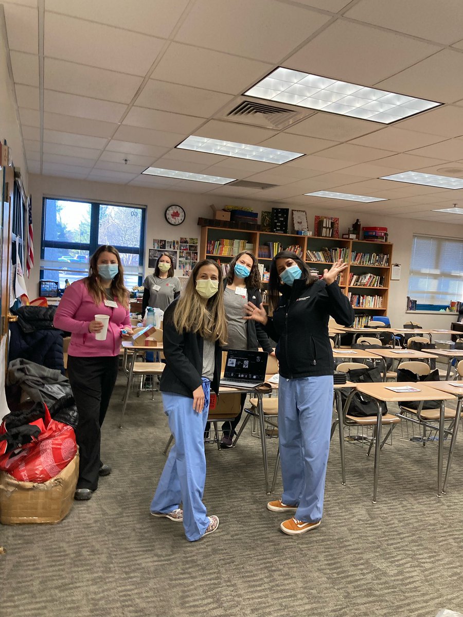 VasanthaAaron's tweet photo. @leah_sieck @IURadiology @SycamoreSchools Amazing day with women in radiolofy at IU &amp; #sycamoreSTEAM https://t.co/FlYyRkSSJc