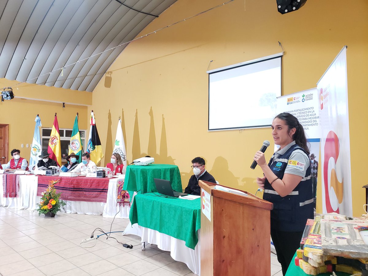 Aecid_Guatemala's tweet photo. La dir. regional adjunta de @achguate_ María Rabuñal hizo la presentación del nuevo Programa de fortalecimiento al servicio de agua y saneamiento en Sololá, ejecutado por dicha organización en alianza con la municipalidad. https://t.co/62MaE99VAj