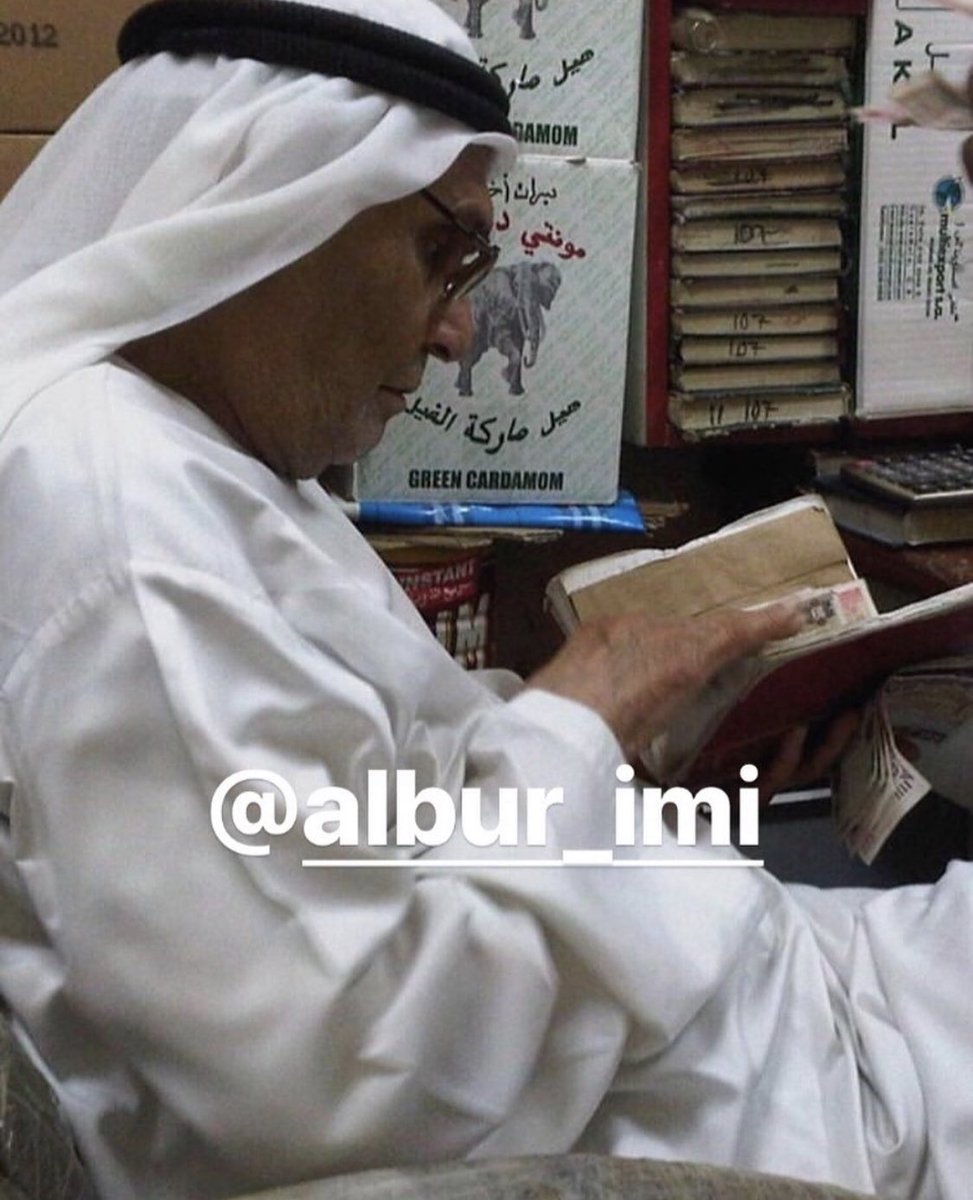 أللهم جبرا..
أليوم ذكرى موْلدي وفيه كَسَرْت ظَهْري..
في المقبرة؛ رأيتُ رجلاً يشبهك ظننتُه أنت، توقفْتُ بُرهه ثم تذكّرت أنّي أدفنُك فغدَت
الـ #حياة 💎 أمامي ليلة عزاء طويلة.
إن كانت أمي هي #الحنان فان حذاءك يا أبي عند الباب هو #الأمان 
ألجنّة لأبي وحفظ الله أمي؛
 ثم تموت الأمنيات.